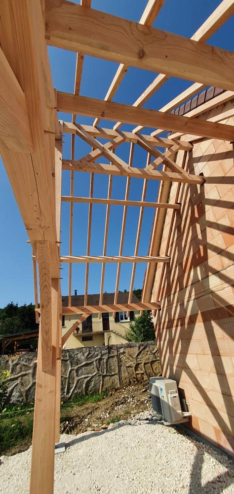 Charpente en cours de montage