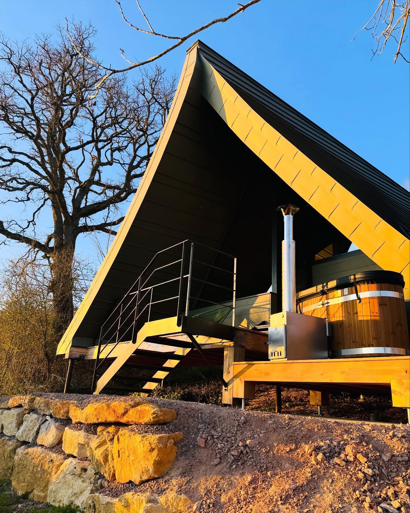 Cabane bois en A avec terrasse et bain nordique