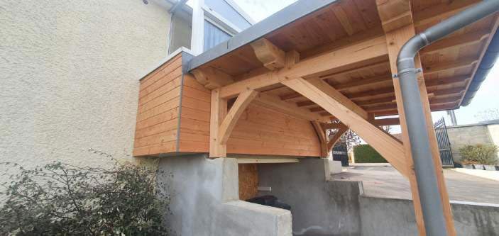 Débord de toit en bois